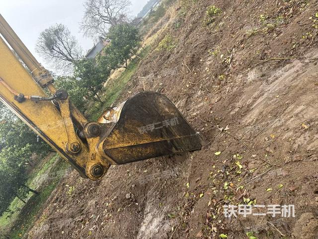 小臂整體左后(工作和回轉裝置) 小臂整體左后(工作和回轉裝置)