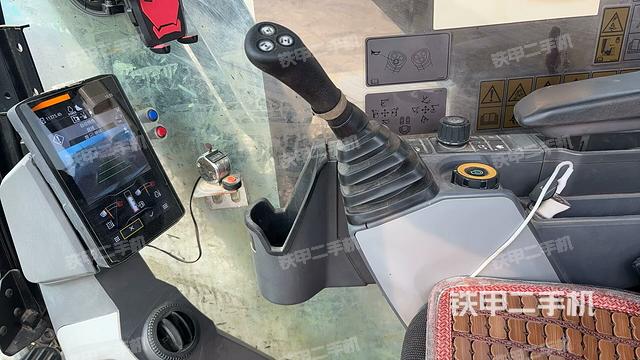 座椅左側(cè)控制臺(tái)/音響/含左手柄（駕駛室部分）