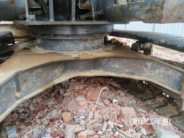 轉盤和下車架正前(工作和回轉裝置) 轉盤和下車架正前(工作和回轉裝置)