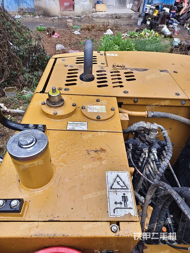 回转马达和主控阀（整机外观）