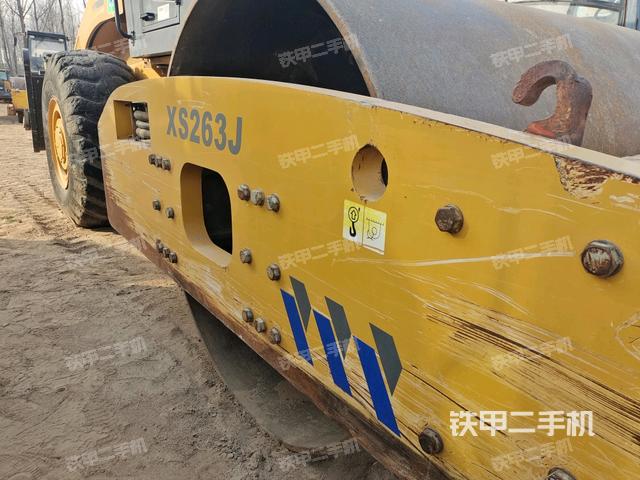 前車架正左側(cè)（壓路機(jī)前后車架）