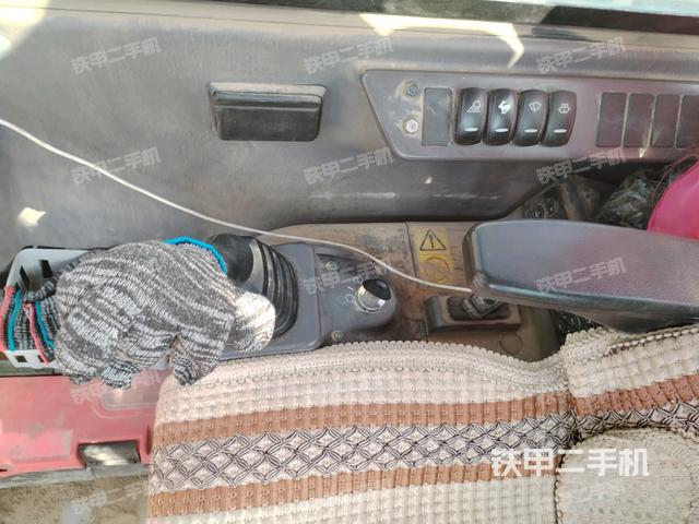 座椅右侧控制台/钥匙门/油门/含右手柄（驾驶室部分）