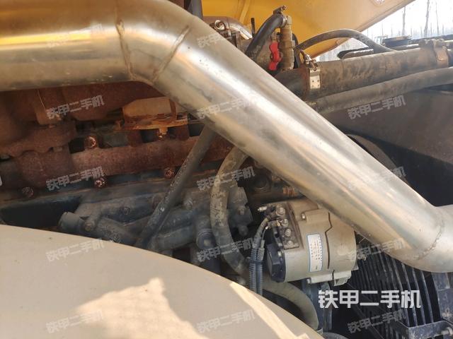 操作臺(tái)全景（壓路機(jī)駕駛室）