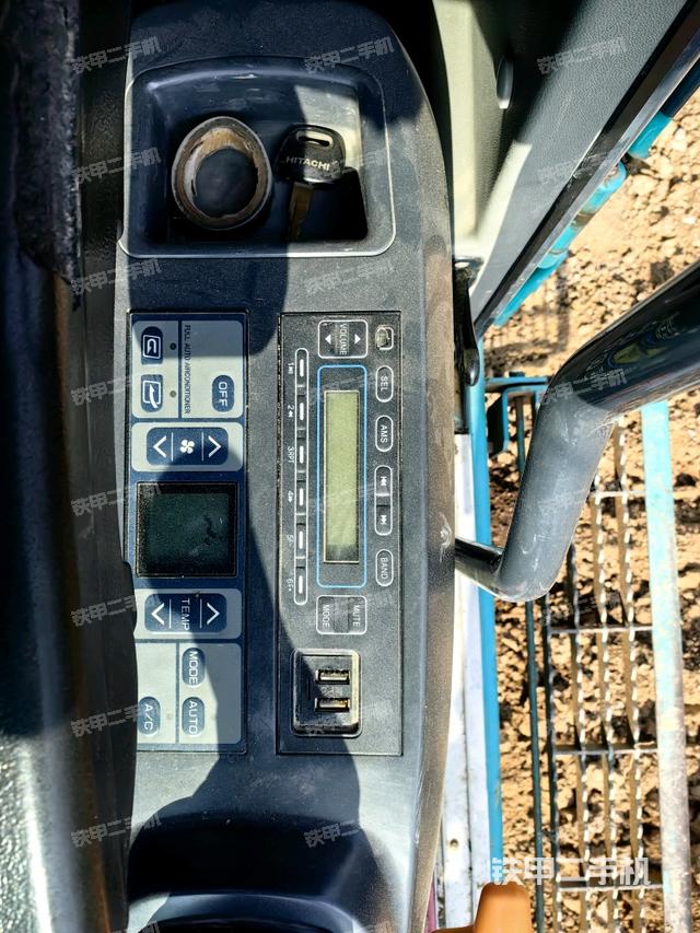 座椅右側(cè)控制臺/鑰匙門/油門/含右手柄（駕駛室部分）