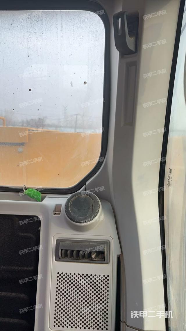 座椅右側(cè)控制臺(tái)/鑰匙門/油門/含右手柄（駕駛室部分）