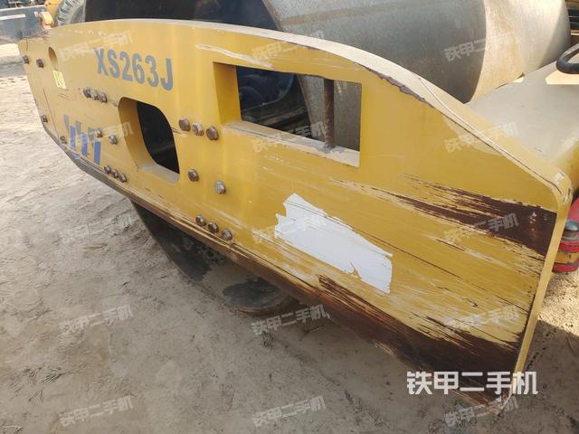 前輪右側(cè)減震塊連接及部件（壓路機(jī)前后車架）