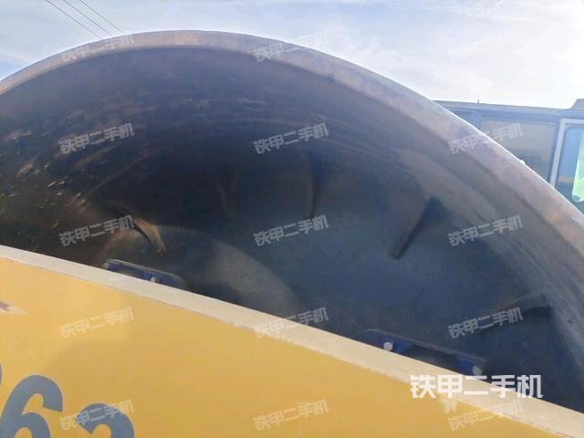 正后側(cè)（壓路機(jī)前后車架）