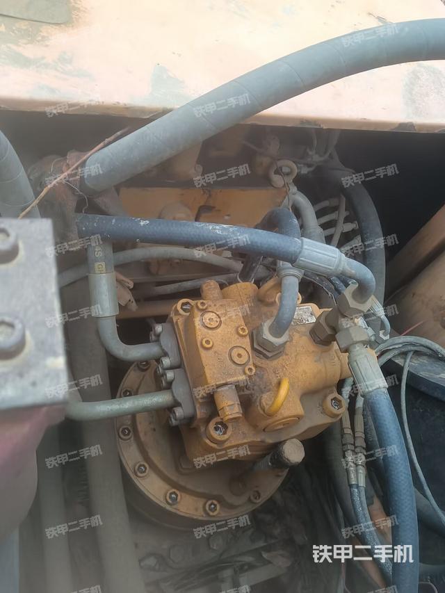 回轉(zhuǎn)馬達(dá)和主控閥（整機(jī)外觀）