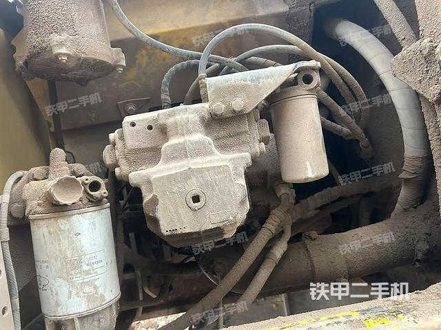 液壓泵艙室正面整體（整機(jī)外觀）