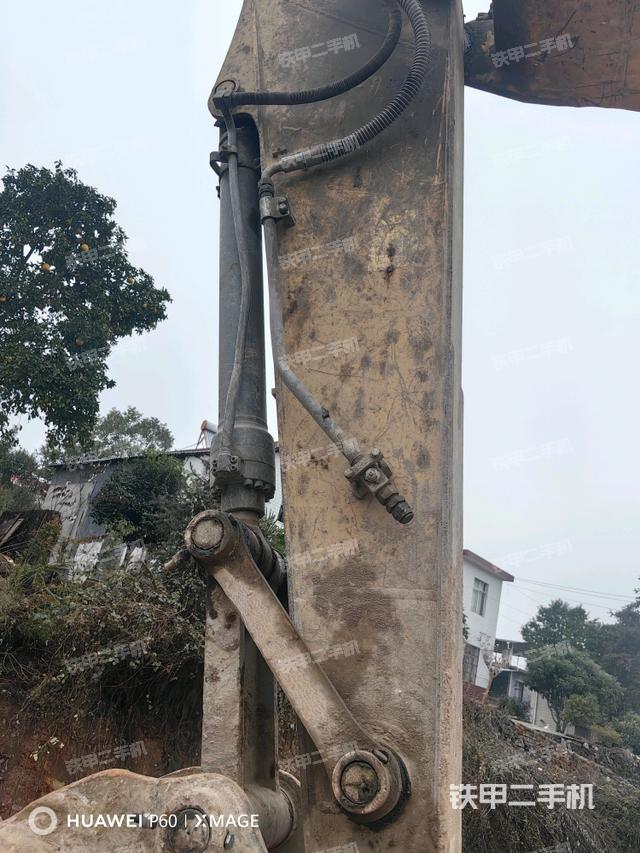 大臂背部俯視(工作和回轉(zhuǎn)裝置) 大臂背部俯視(工作和回轉(zhuǎn)裝置)