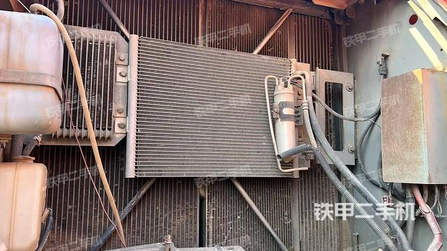 散熱器正面(大件艙室) 散熱器正面(大件艙室)