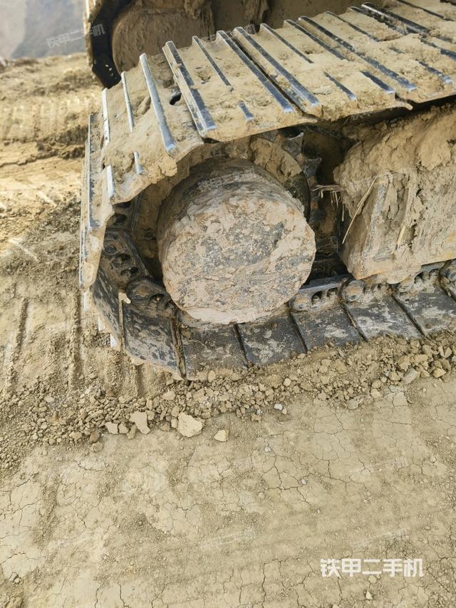 左驅(qū)動輪（行走機構(gòu)）