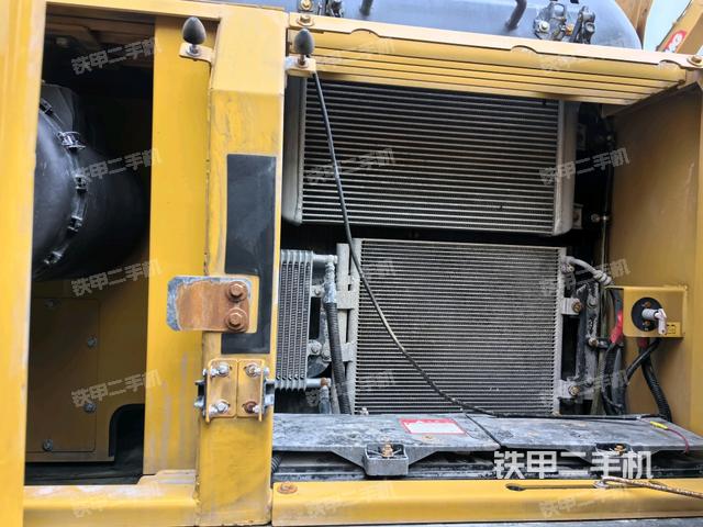 散熱器正面(大件艙室) 散熱器正面(大件艙室)