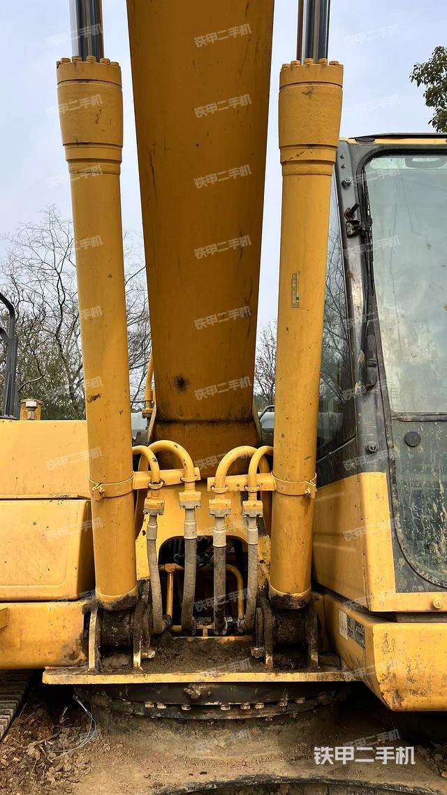 大臂油缸整體?豎拍（工作和回轉(zhuǎn)裝置）