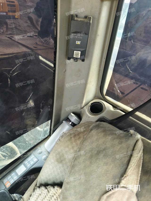 座椅右側(cè)控制臺/鑰匙門/油門/含右手柄（駕駛室部分）