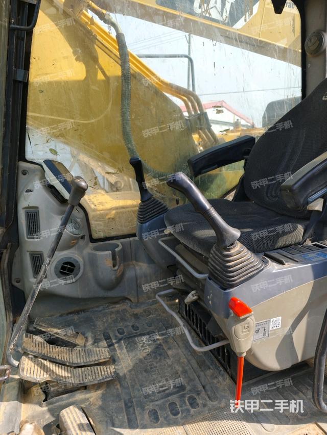 左后方玻璃角标（驾驶室部分）