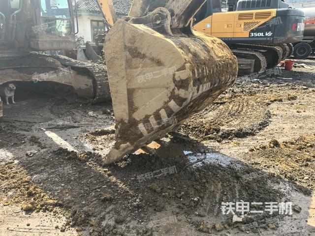 小臂整體左后(工作和回轉裝置) 小臂整體左后(工作和回轉裝置)