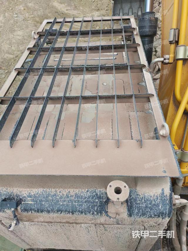 驾驶室顶部（整机外观）