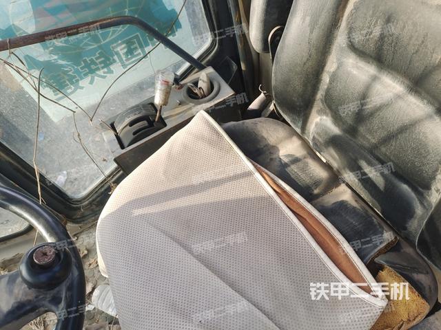 操作臺全景（壓路機駕駛室）