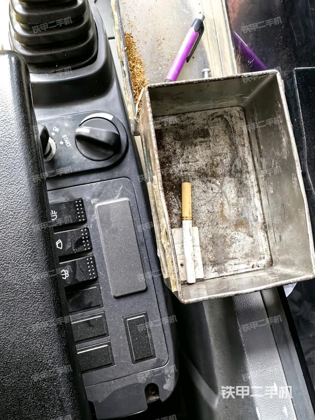 座椅左側(cè)控制臺/音響/含左手柄（駕駛室部分）