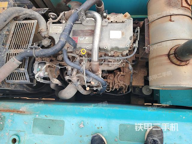 駕駛室頂部（整機外觀）