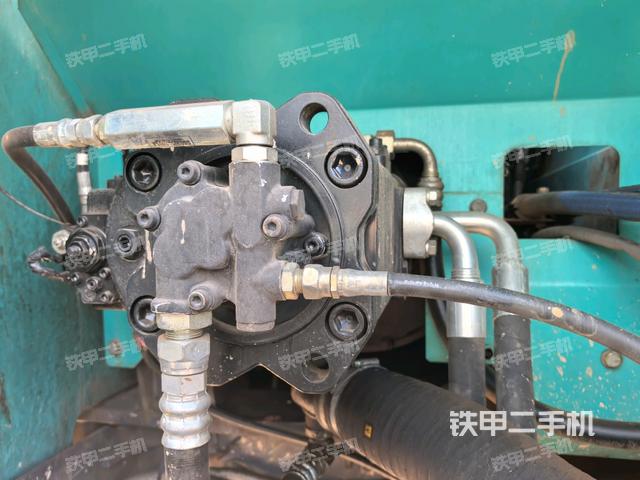 液壓泵斜45?右(大件艙室) 液壓泵斜45?右(大件艙室)