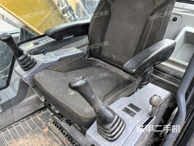 座椅左側(cè)控制臺(tái)/音響/含左手柄(駕駛室部分) 座椅左側(cè)控制臺(tái)/音響/含左手柄(駕駛室部分)