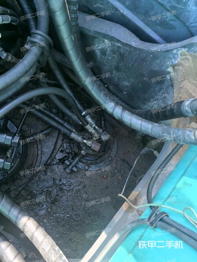 中央回轉(zhuǎn)接頭特寫（上車部件）