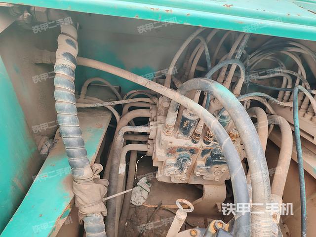 回轉(zhuǎn)馬達和主控閥（整機外觀）