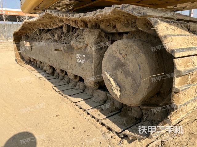 單側(cè)履帶整體(整機外觀) 單側(cè)履帶整體(整機外觀)