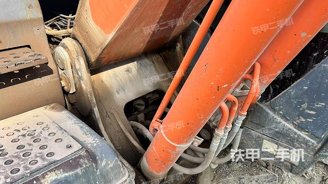 大臂根部?斜視(工作和回轉(zhuǎn)裝置) 大臂根部?斜視(工作和回轉(zhuǎn)裝置)