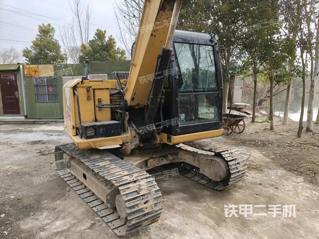 轉(zhuǎn)盤和下車架正前（工作和回轉(zhuǎn)裝置）