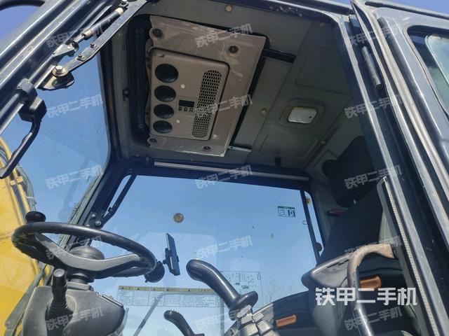 駕駛室整體(整機外觀) 駕駛室整體(整機外觀)
