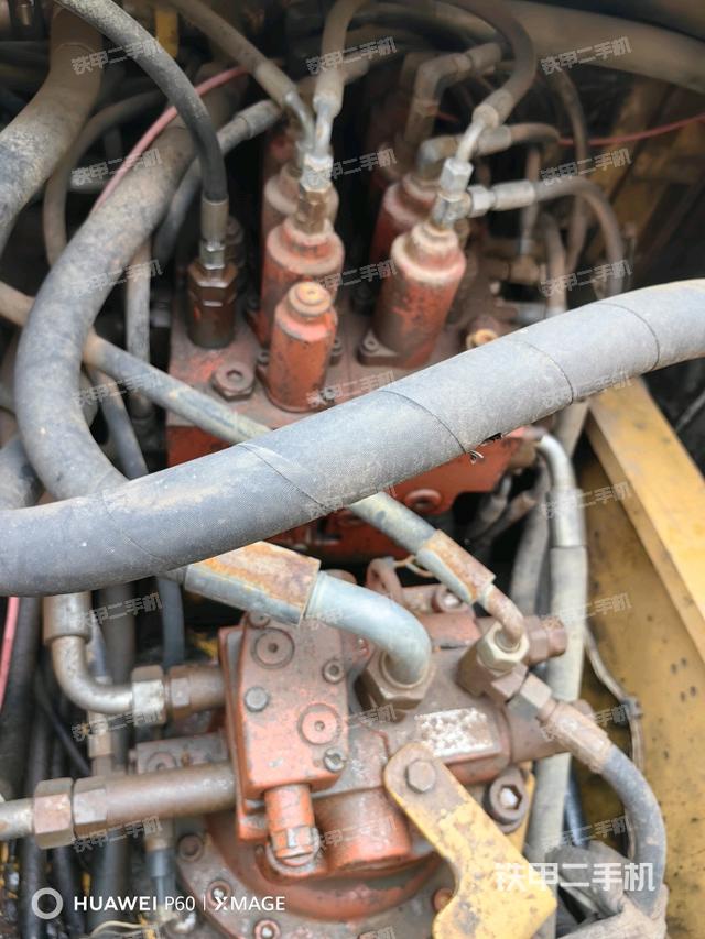 回轉(zhuǎn)馬達(dá)和主控閥（整機(jī)外觀）