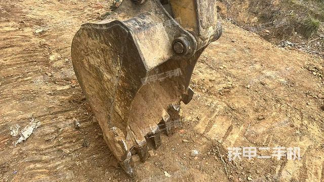 鏟斗右后整體(工作和回轉(zhuǎn)裝置) 鏟斗右后整體(工作和回轉(zhuǎn)裝置)