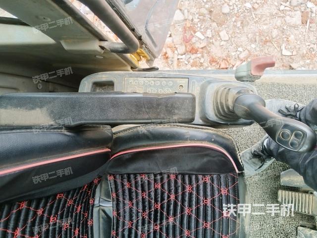 座椅左側控制臺/音響/含左手柄(駕駛室部分) 座椅左側控制臺/音響/含左手柄(駕駛室部分)