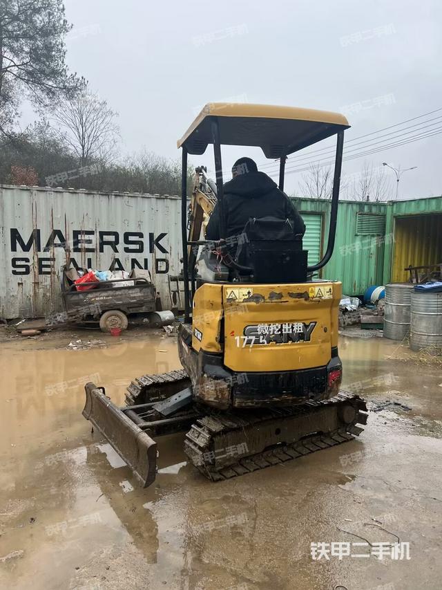 駕駛室頂部（整機外觀）