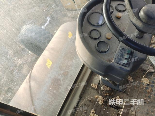 駕駛室側向上照全景（壓路機駕駛室）