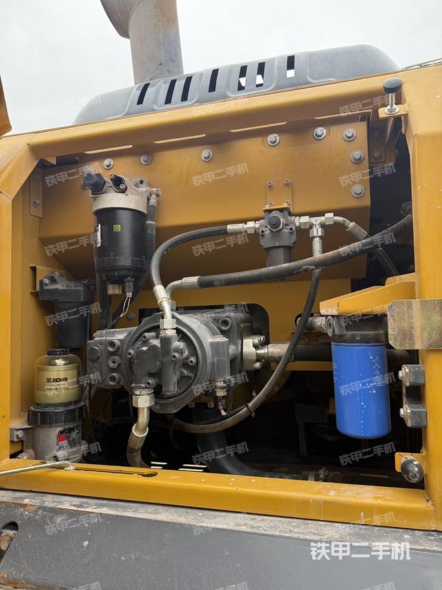 液壓泵艙室正面整體(整機(jī)外觀) 液壓泵艙室正面整體(整機(jī)外觀)