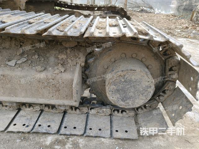 右驅(qū)動輪（行走機構(gòu)）