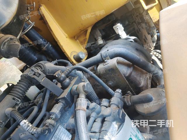 分動(dòng)箱或變速箱（壓路機(jī)發(fā)動(dòng)機(jī)艙）