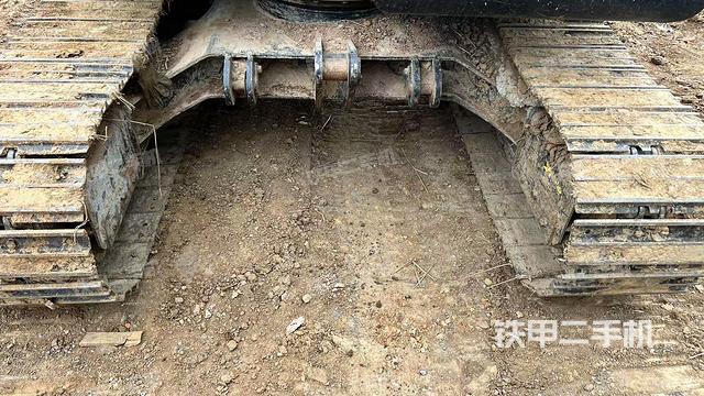 轉(zhuǎn)盤和下車架正前(工作和回轉(zhuǎn)裝置) 轉(zhuǎn)盤和下車架正前(工作和回轉(zhuǎn)裝置)