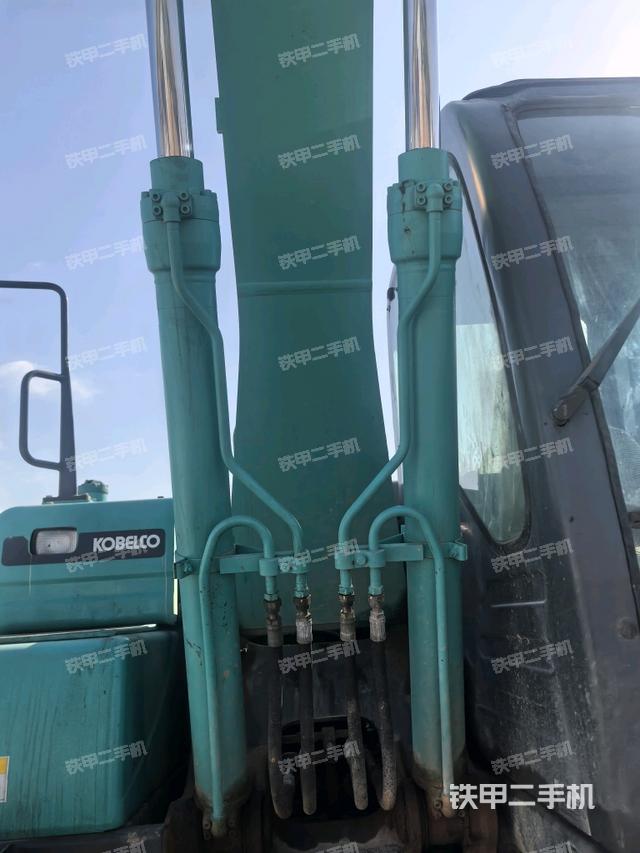 大臂油缸整體?豎拍（工作和回轉(zhuǎn)裝置）