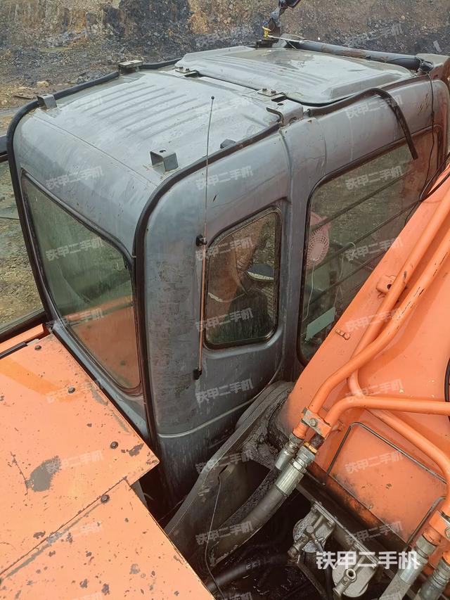 駕駛室頂部俯視（上車(chē)部件）