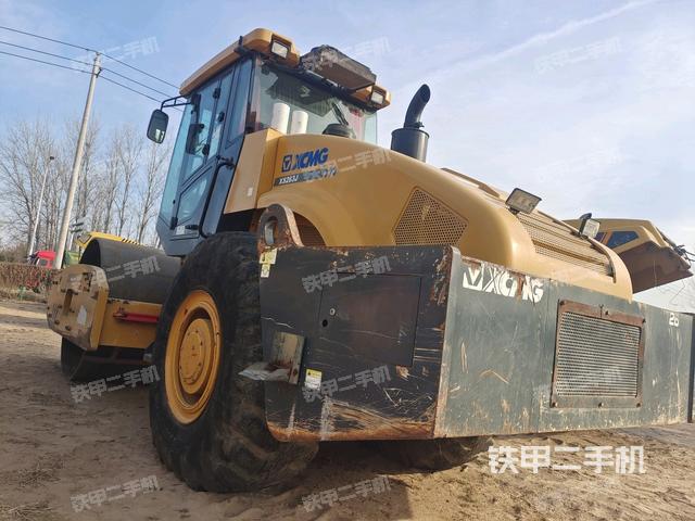 左后45°（壓路機(jī)整機(jī)外觀）