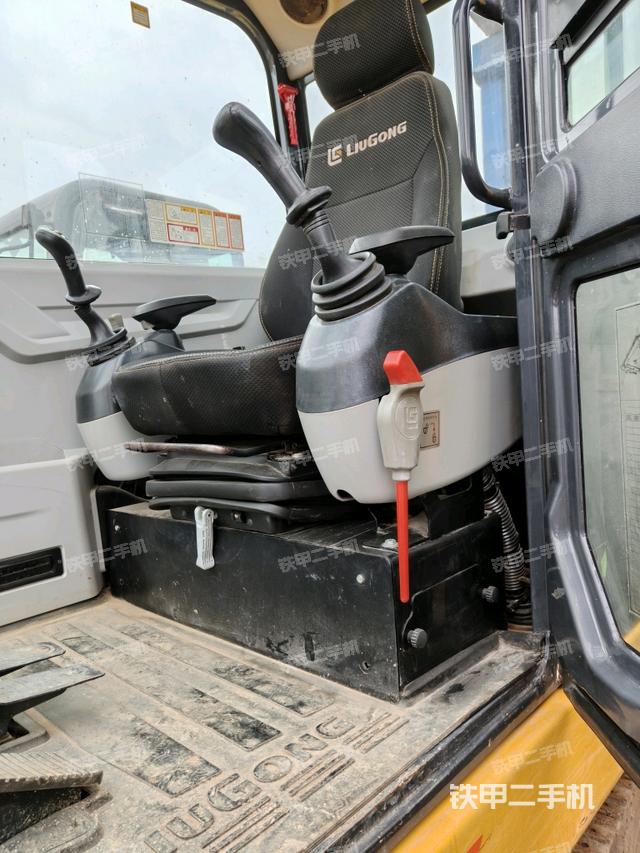 ?駕駛室正側(cè)（駕駛室部分）