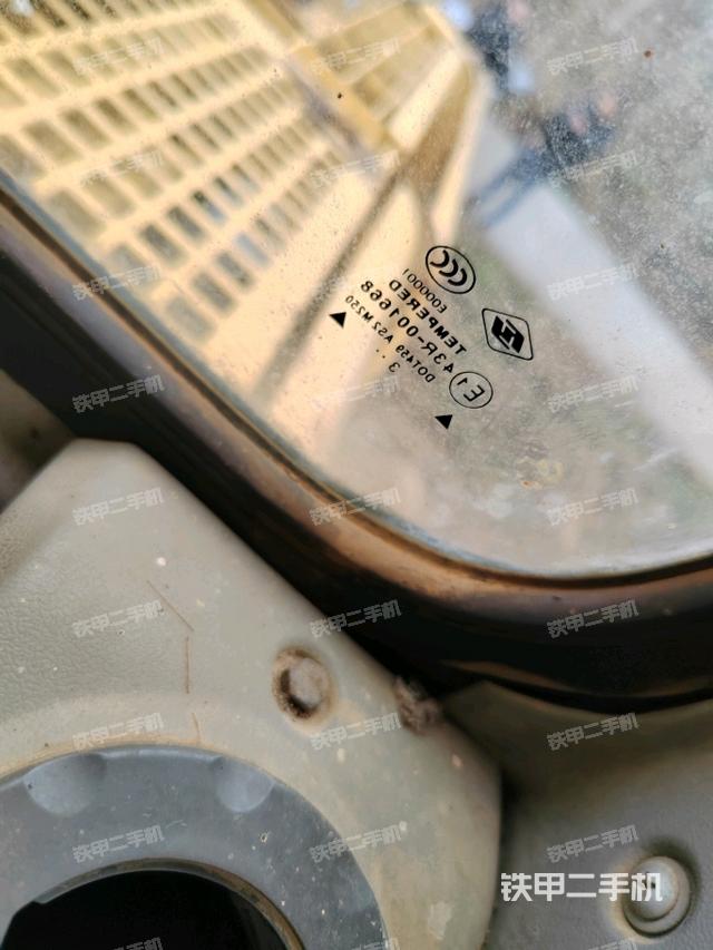 左后方玻璃角標（駕駛室部分）