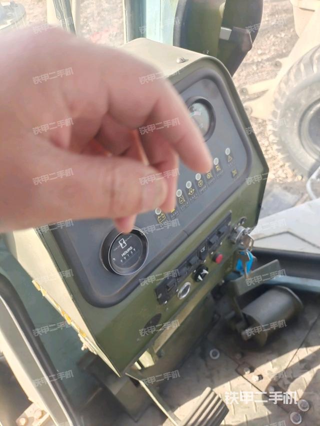 玻璃角標(biāo)（推土機(jī)駕駛室）