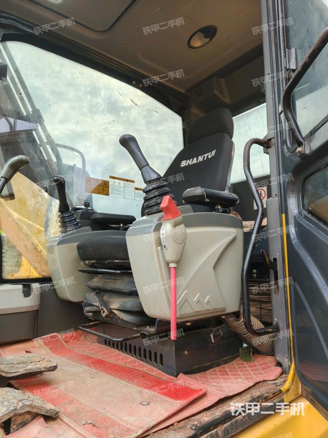 座椅左側(cè)控制臺/音響/含左手柄（駕駛室部分）