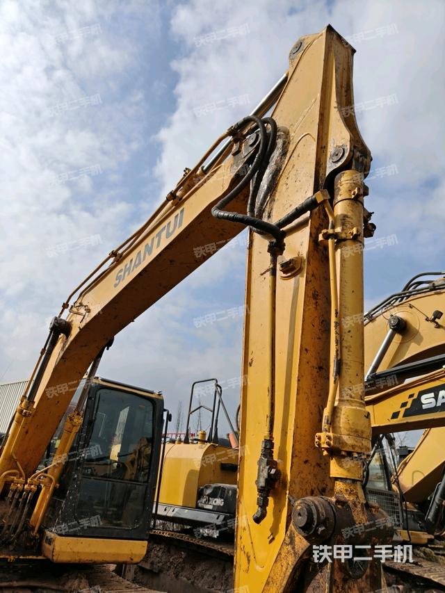 大臂油缸整體?豎拍（工作和回轉(zhuǎn)裝置）